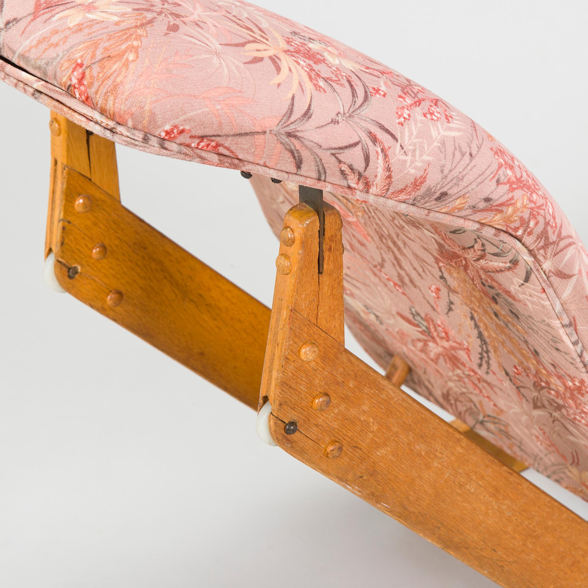 Ilmari Tapiovaara, an early 1960s 'Dolphin chair' for Skanno.