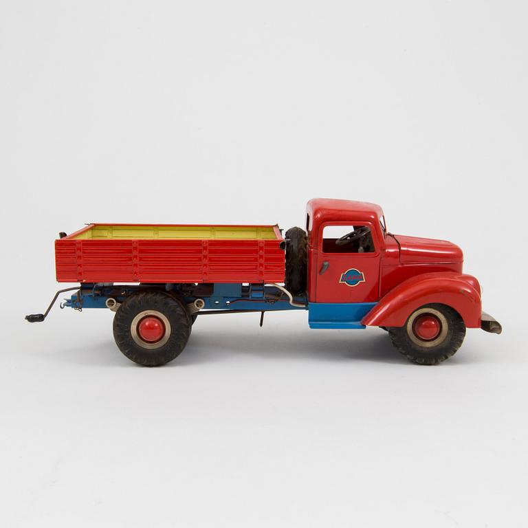 A tinplate Gama 501 truck, Germany, 1950s.