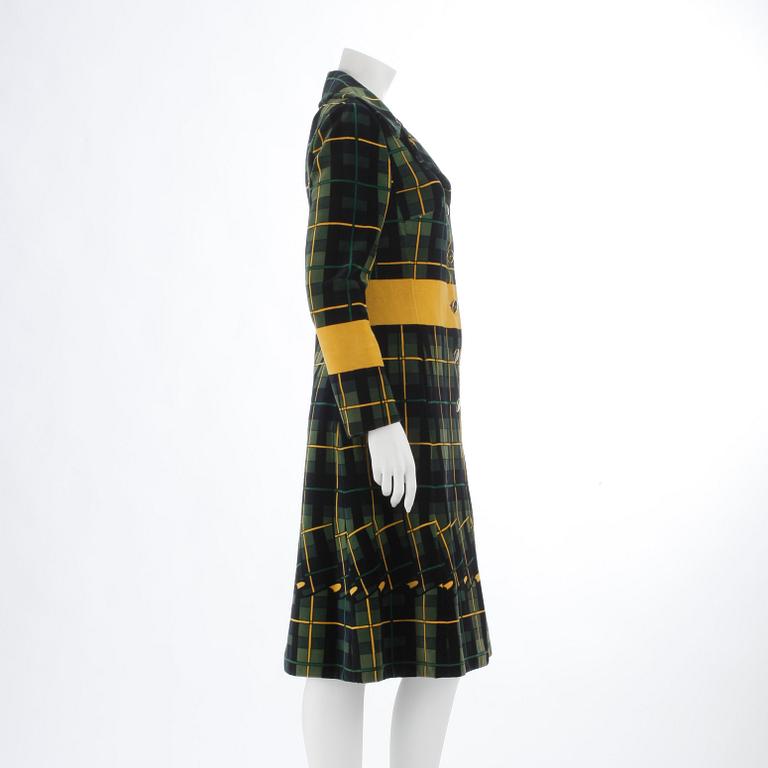 ROBERTA DI CAMERINO, a green and yellow velvet coat.