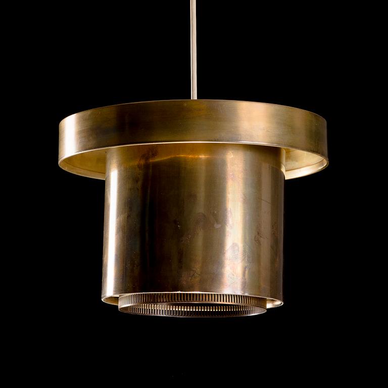 ALVAR AALTO, TAKLAMPA. Modell A1. Tillverkad av Valaistustyö. 1950-talets mitt.
