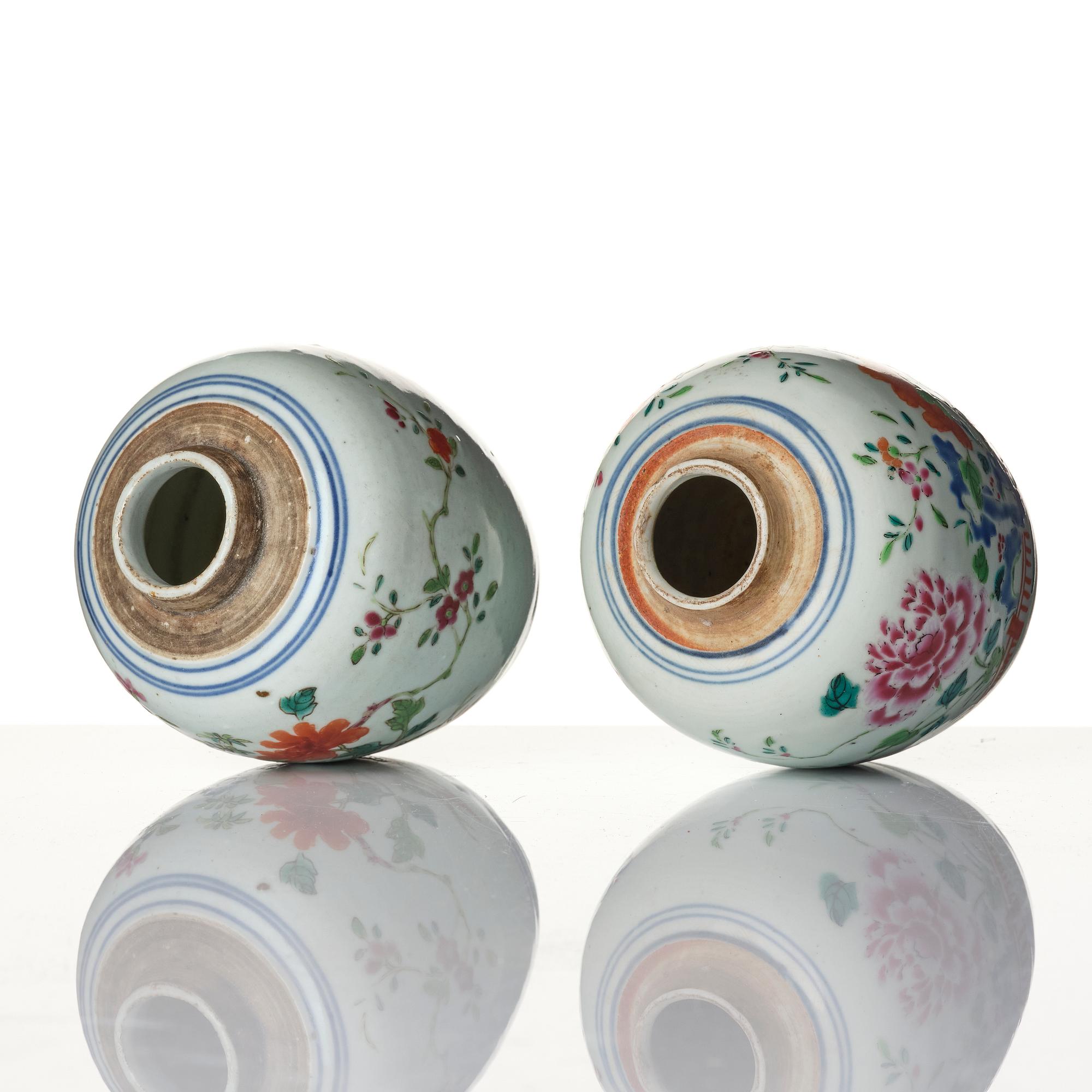 Tedosa två stycken, porslin. Qingdynastin, 1700-tal.