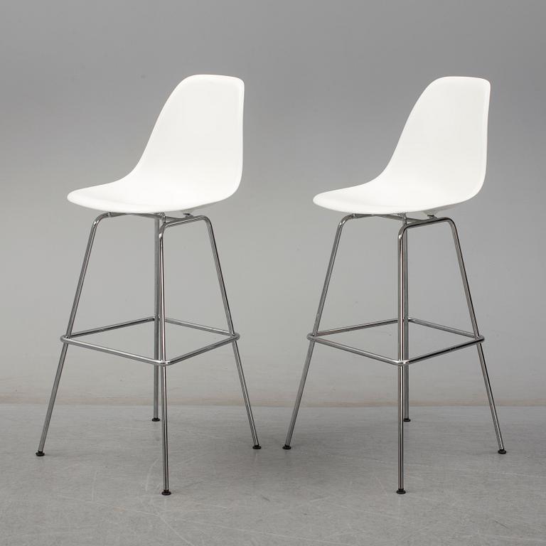 CHARLES & RAY EAMES, barstolar 
 5 st, "plastic chair", Vitra.
