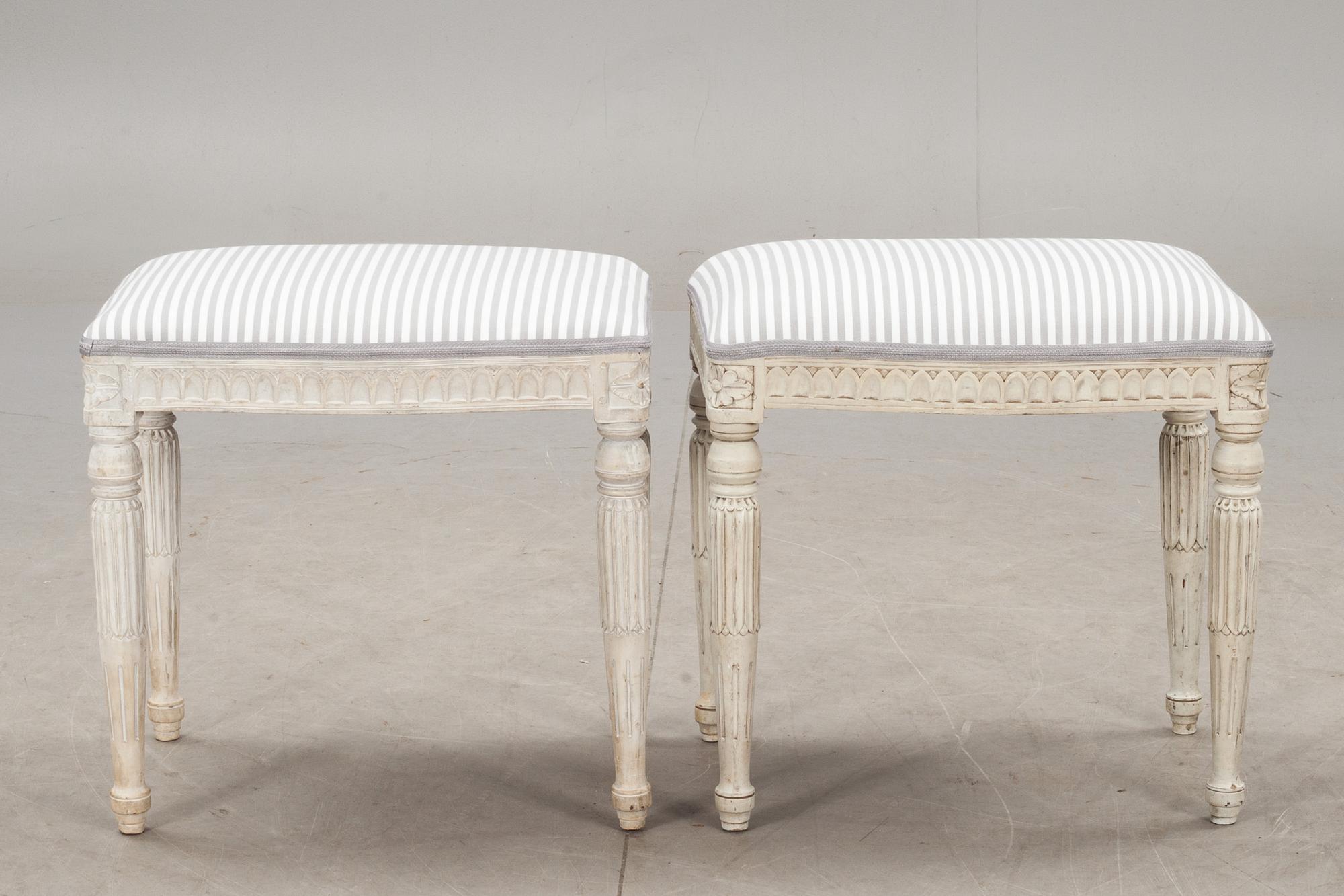 TABURETTER, ett par, gustaviansk stil, 1900-talets första hälft.