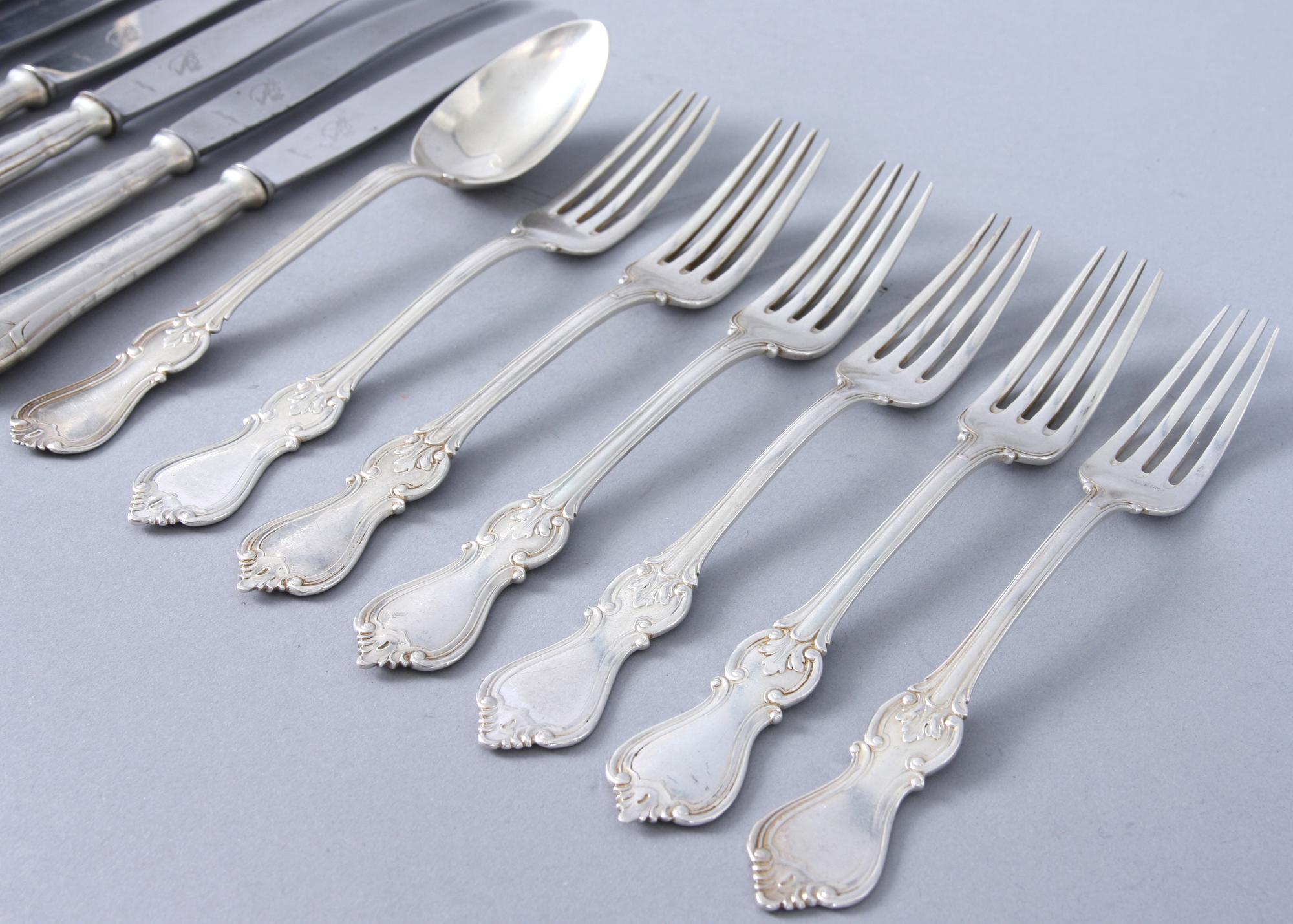 BESTICKSERVISDELAR, 18 delar, silver, bl a "Olga" samt Olgaliknande modell.