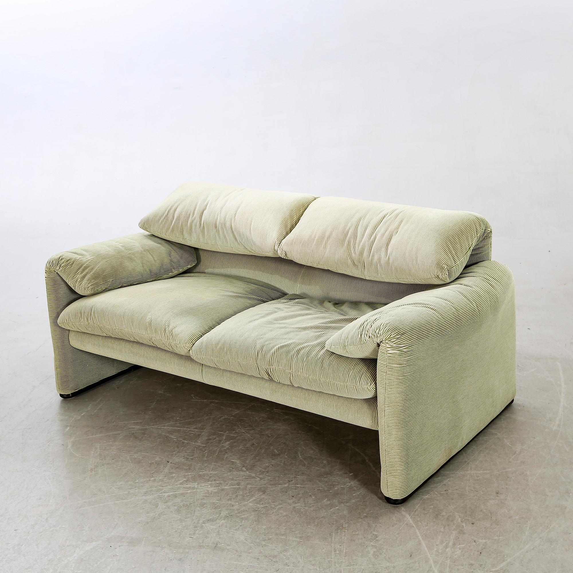 VICO MAGISTRETTI, Sofa "Maralunga", Cassina, Italy.