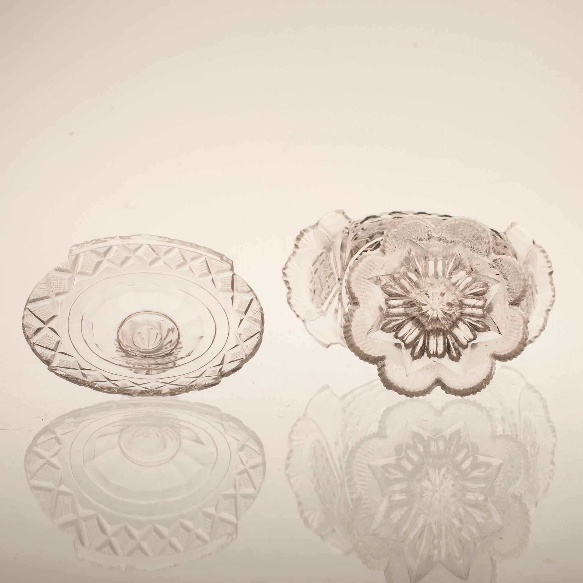 PARTI GLASFÖREMÅL, 5 delar, 1700/1800-tal.