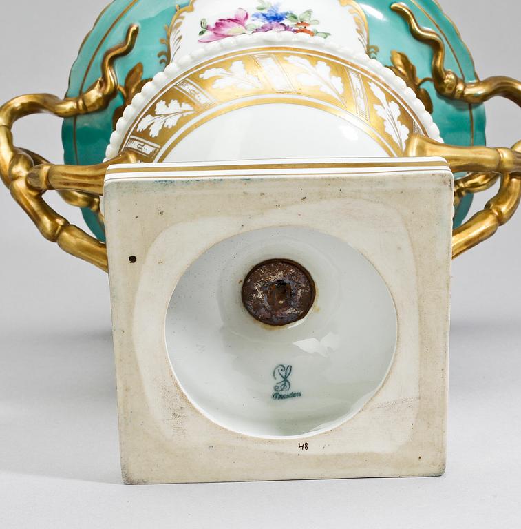 URNA, porslin, Dresden, 1900-talets första hälft.