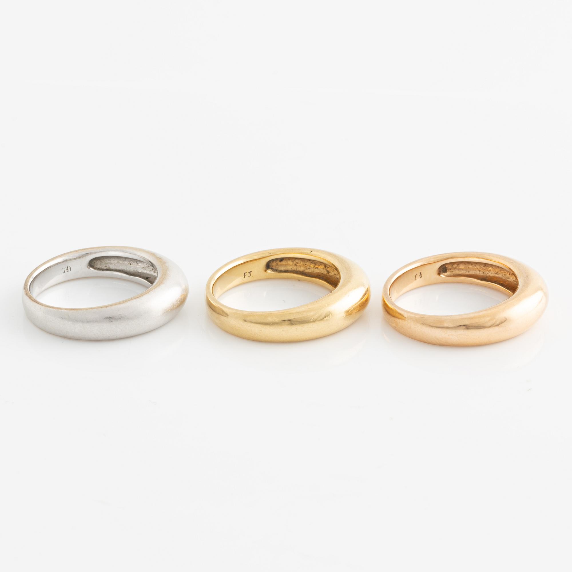 Tre ringar 18K guld i olika färger.