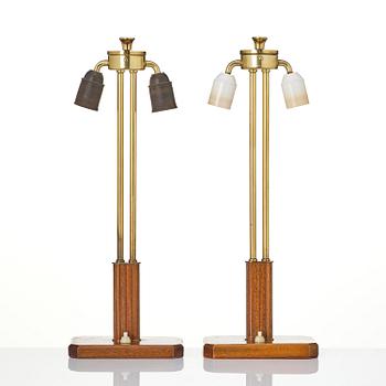 Harald Notini, bordslampor, ett par, modell 15485, Arvid Böhlmarks Lampfabrik, Stockholm, 1940-50-tal.