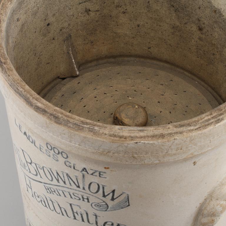 VATTENFILTER, stengods, Brownlow, England, omkring 1900.
