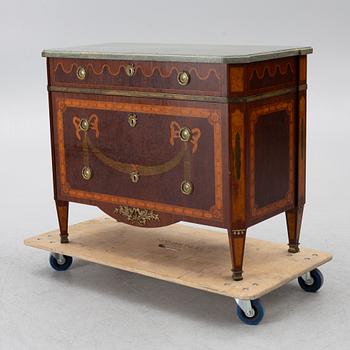 Byrå gustaviansk stil, sannolikt Löving & Söner 1900-talets början.