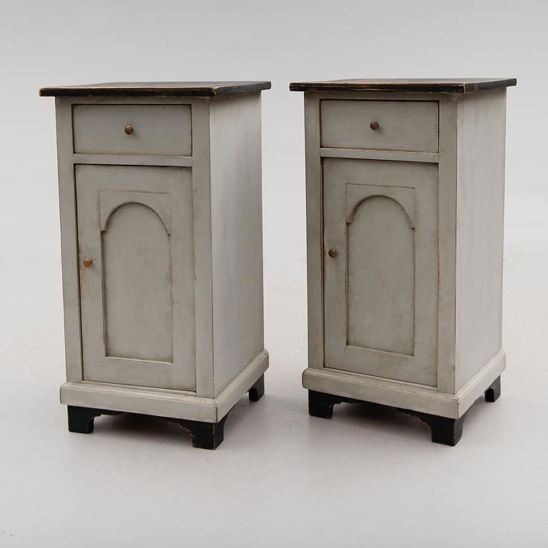 SÄNGBORD, 1 par, 1900-talets första hälft.