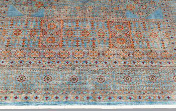 An oriental carpet with a Mamluk pattern, ca 299 x 210 cm.