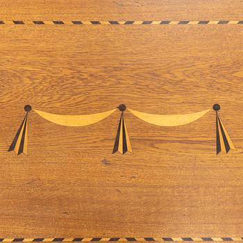 A gate-leg table, first half/mid 20th century.