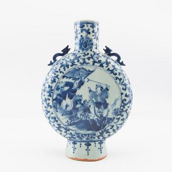 Pilgrim vase, China, porcelain from the second half of the 19th century.