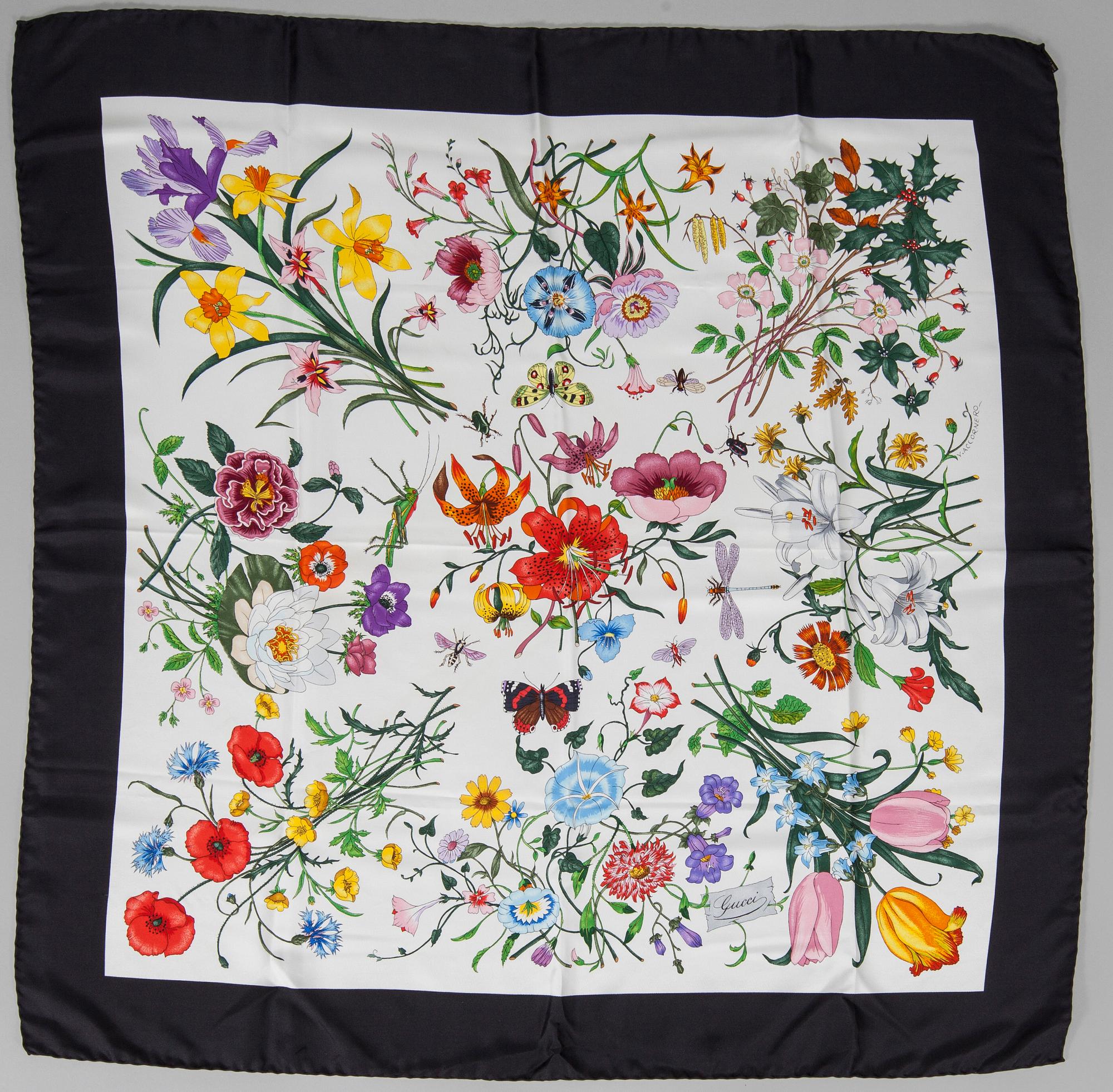 SCARF, Gucci.