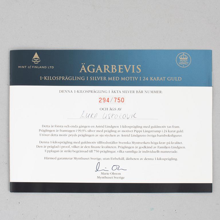 Collector's coin, Astrid Lindgrens kära barn, 1 kilo of silver, numbered 294/750, Mynthuset Sverige 2002.