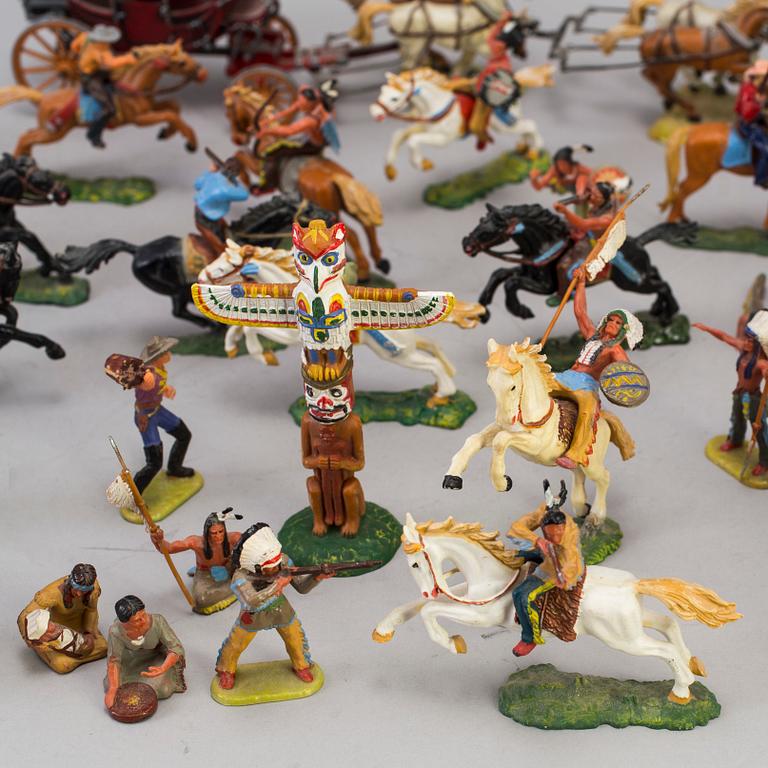 A lot of 40 Elastolin plastic cowboys and indians, Germany, 1960s.
