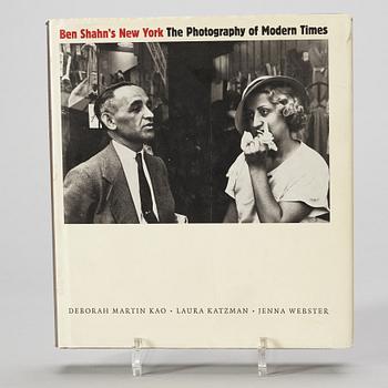 Photo books, 6, New York, e.a Berenice Abbott and Weegee.