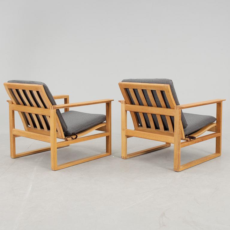 FÅTÖLJER, ett par, "Slädestolen modell 2256", Börge Mogensen, Fredericia Möbelfabrik.