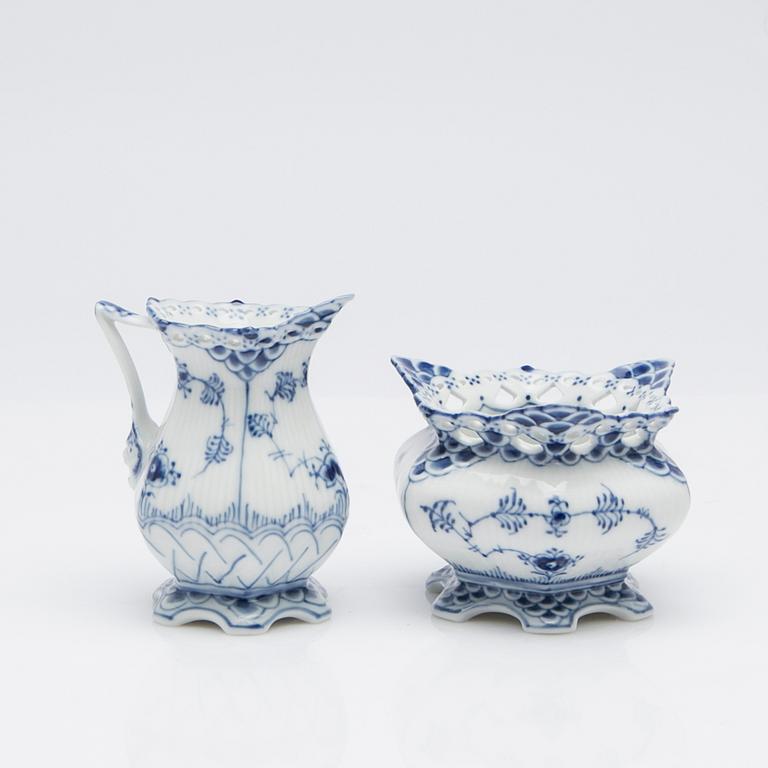 Royal Copenhagen, Service pieces, 20 pieces, porcelain, "Musselmalet helblond and halvblond", Denmark.