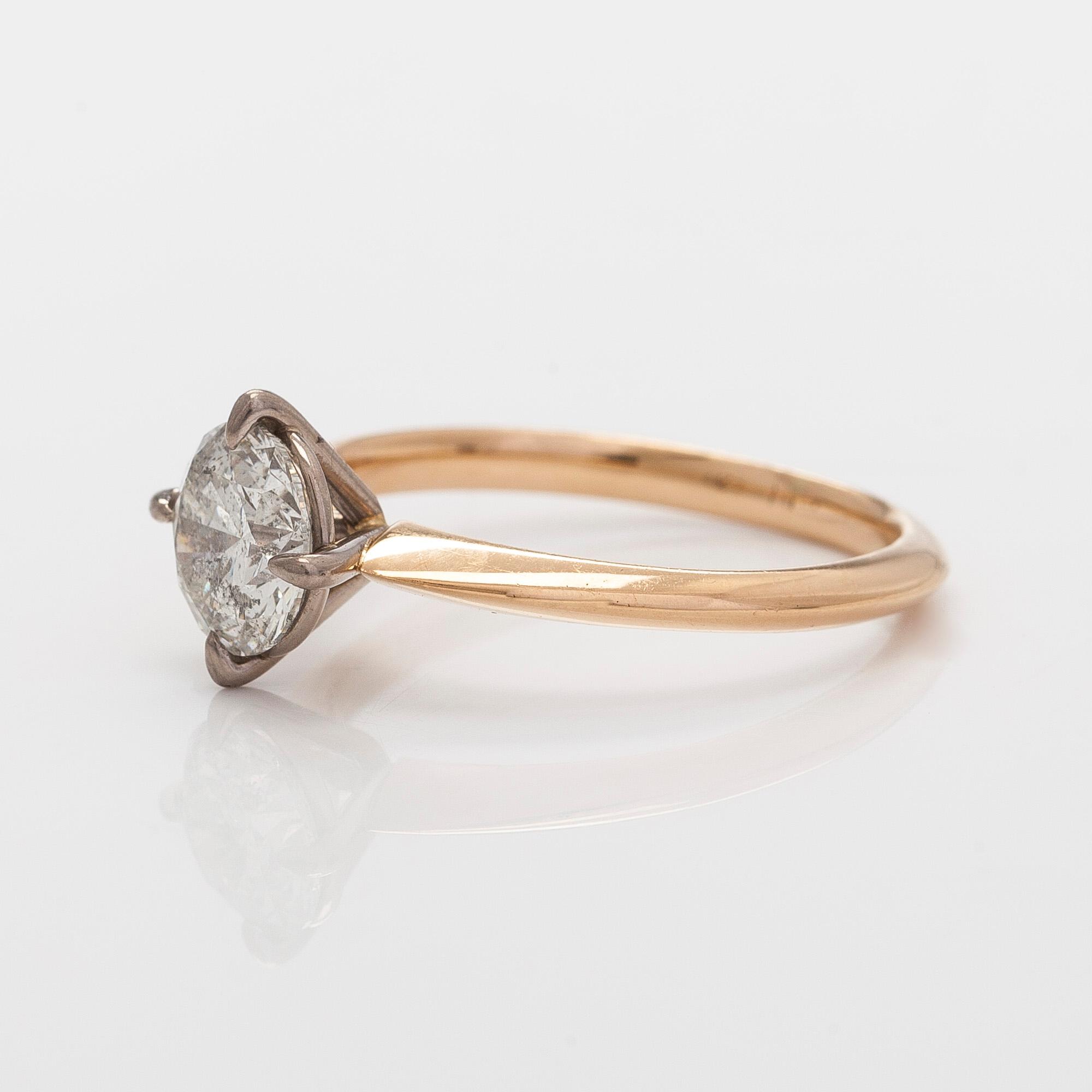 Ring, solitär, 18K guld med briljantslipad diamant 2 ct, Tarkkanen, Helsingfors 2018.