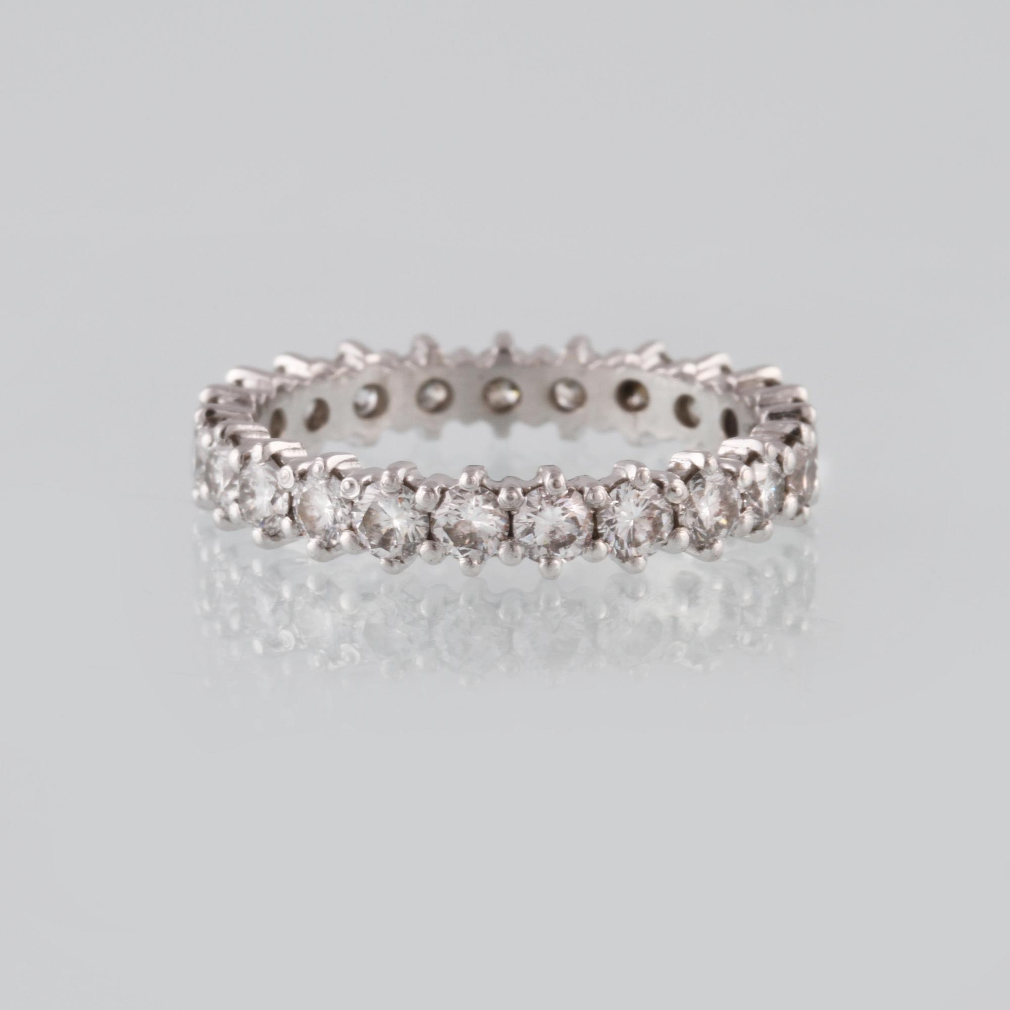 RING, 18K vitguld med briljantslipade diamanter ca 2.00 ct. Vikt 3,5 gram.