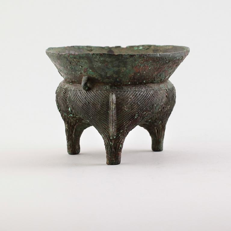 SKÅL, brons,  arkaiserande, Kina, 1900-tal.