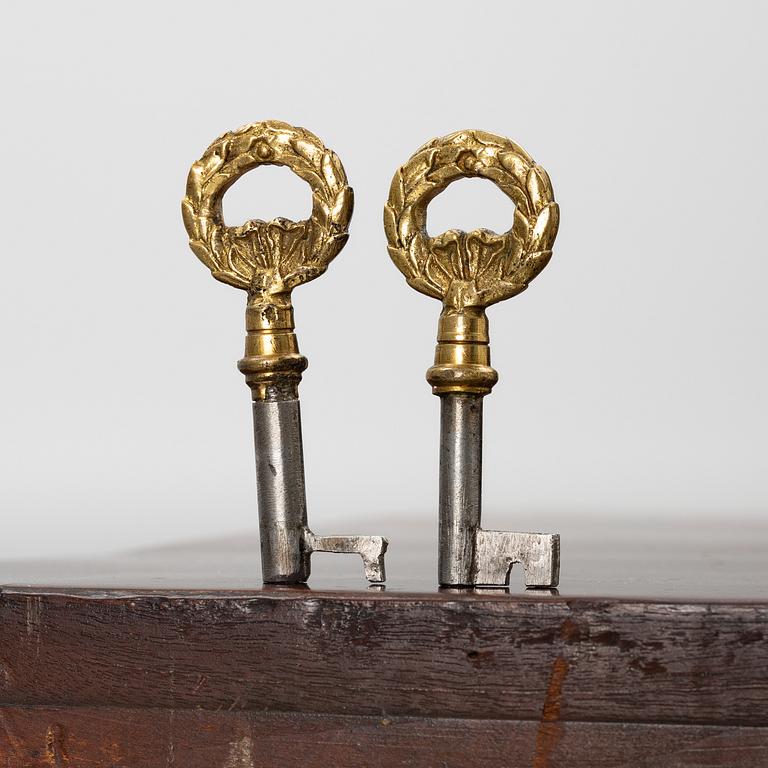 A Georgian style sideboard/buffet, England, circa 1900.