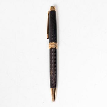 A Mont Blanc Meisterstück 90th Anniversary ed.  ballpoint pen with a case.