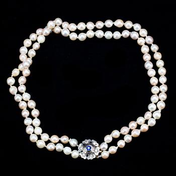 PÄRLCOLLIER, två-radigt, odlade pärlor med lås av 18 k guld, Mattinsons Ringfabrikation, Stockholm, 1963.