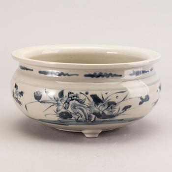 A blue and white censer, Qing dynasty, 18th Century.