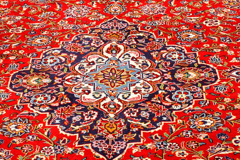 A Keshan rug, 400 x 295 cm.