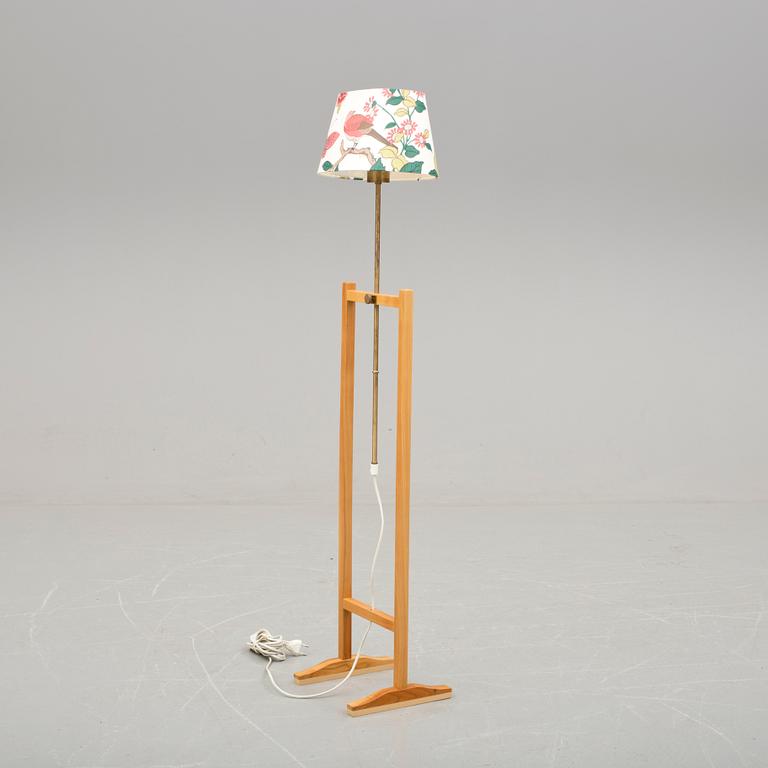 JOSEF FRANK, golvlampa, Firma Svenskt Tenn, modell 2548.