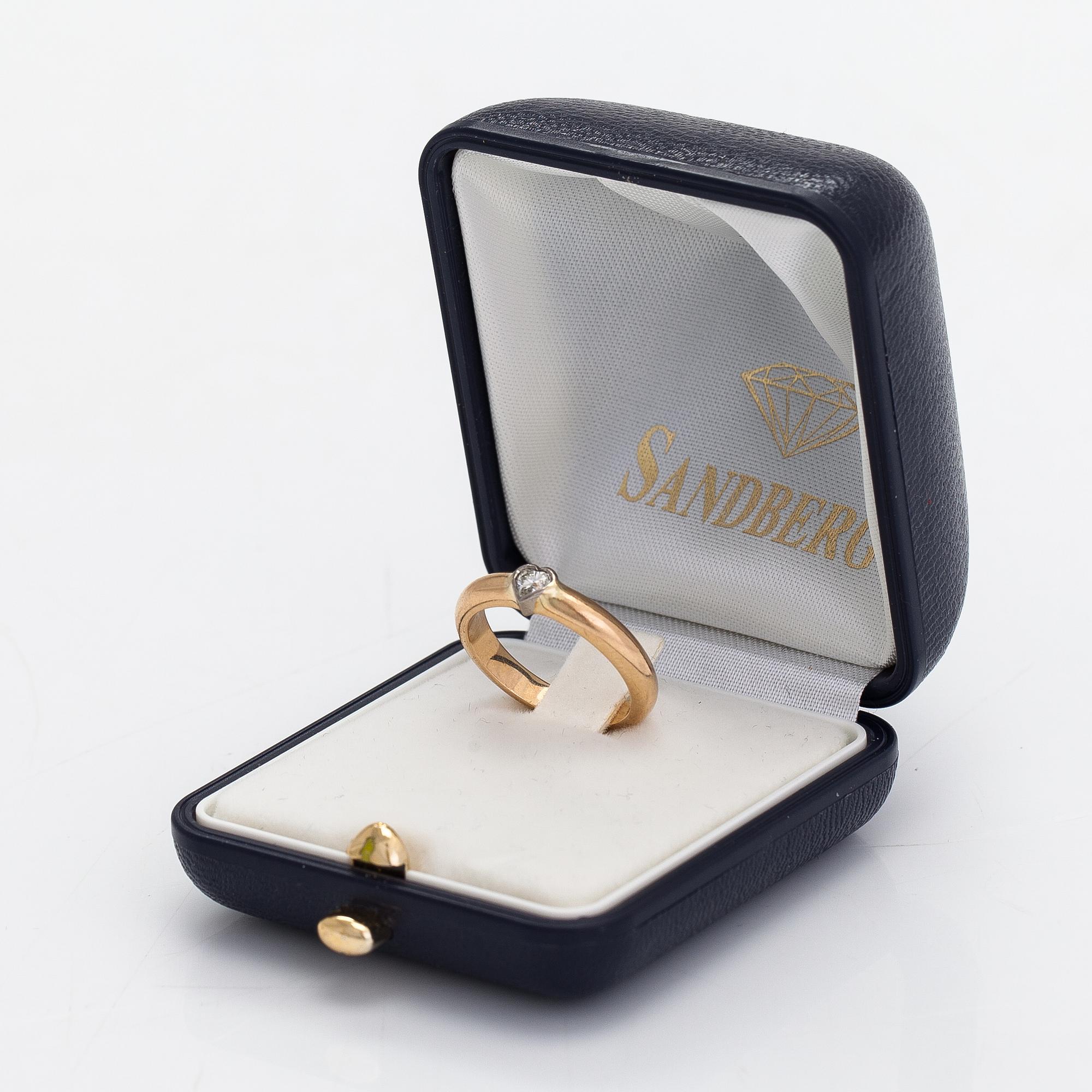 A 14K gold ring with a heart-cut diamond ca 0.16 ct. Sandberg.