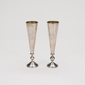 BÄGARE, ETT PAR, silver, Moskva 1908-1917, Nikolai Slavjanov, vikt 102 g.
