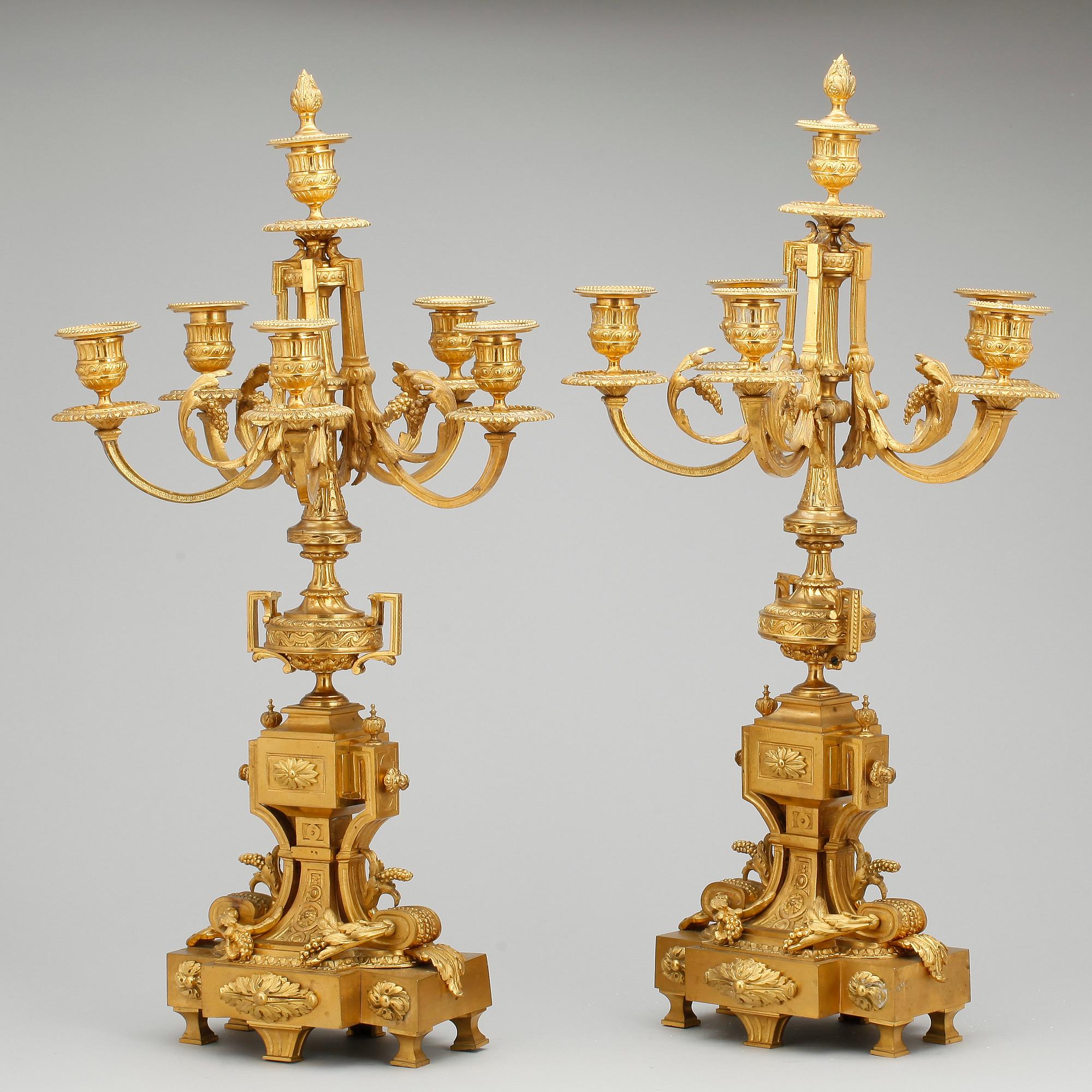 KANDELABRAR, ett par, förgylld brons, Louis XVI-stil, 1800-talets andra hälft.