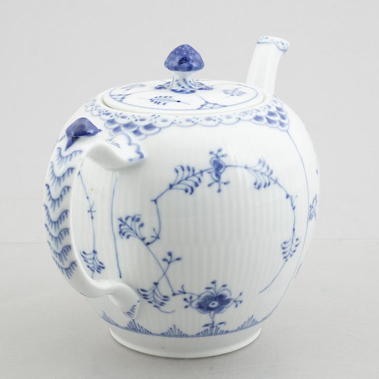 A teapot, a chocolate pot and two sugar bowls, "Blue Fluted Halv Lace"/ "Musselmalet", Royal Copenhagen.