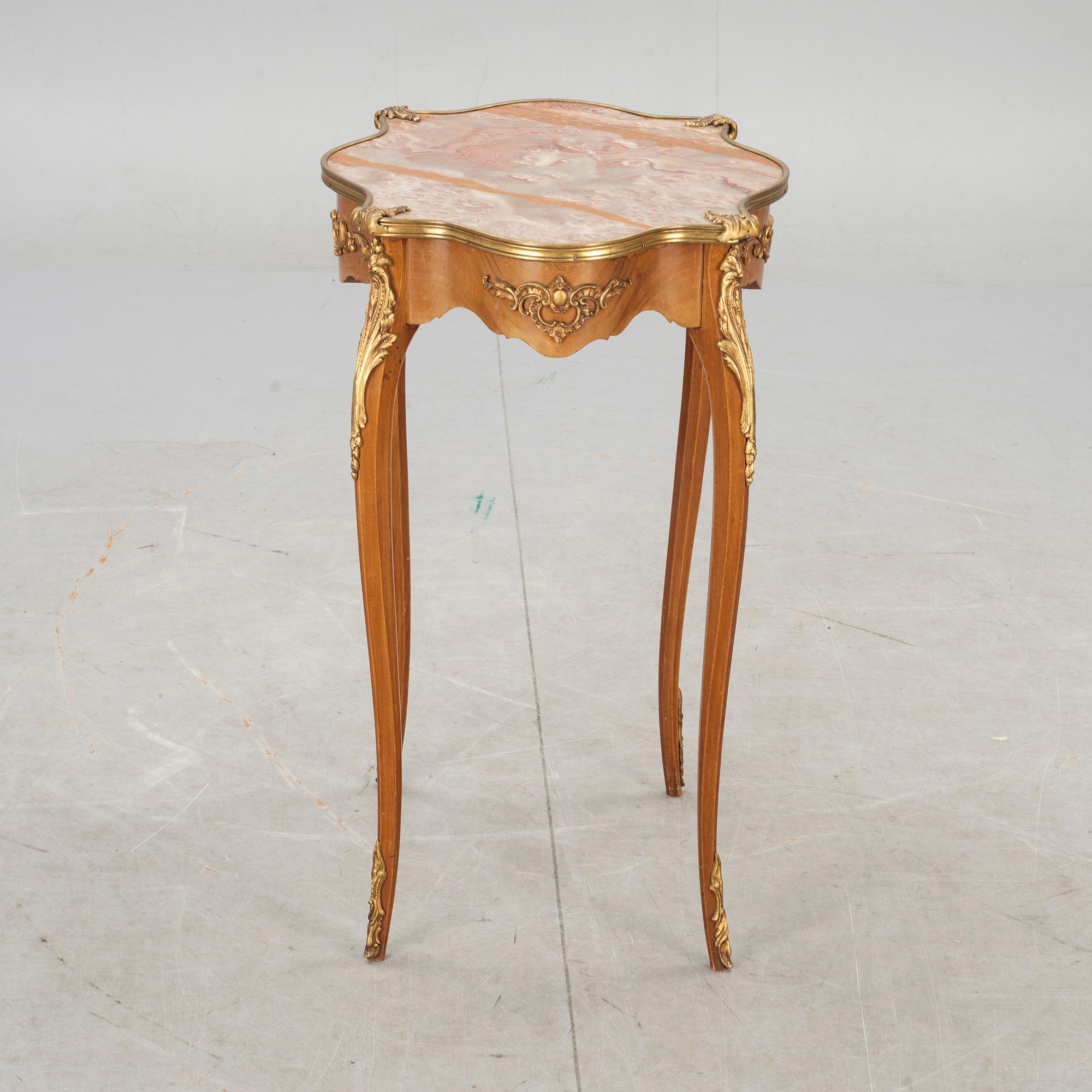 BORD, Louis XV-stil, Frankrike, 1900-talets början.