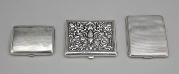 CIGARETTETUIER, 3 st, silver, 1900-tal. Tot vikt 318g.