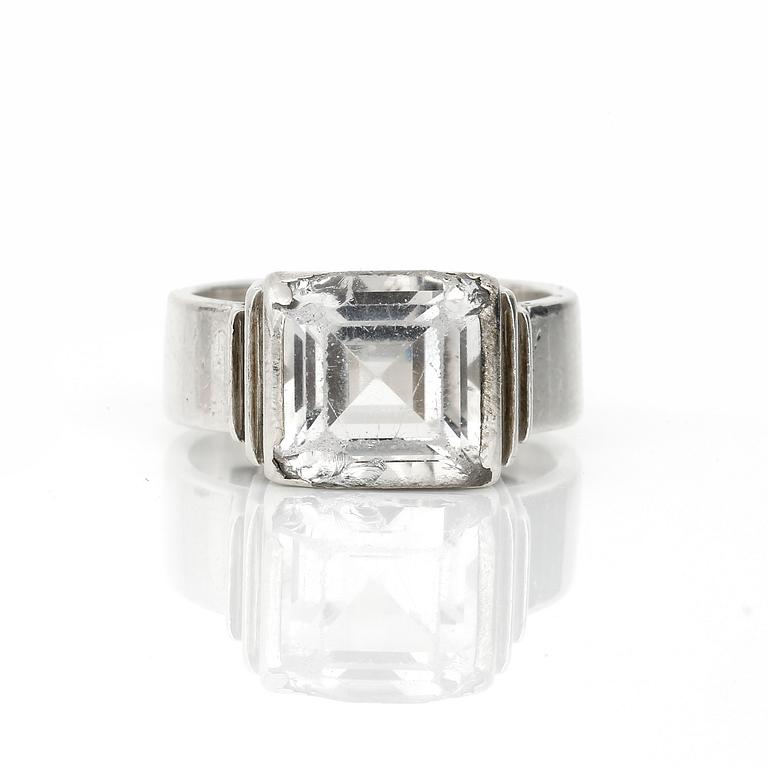 RING, med trappslipad bergskristall, ca 5,60 ct, Wiwen Nilsson, Lund, 1957.