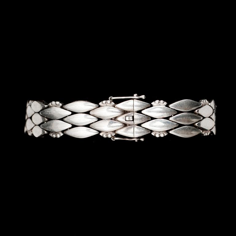 ARMBAND, silver, Georg Jensen, 86, Danmark. Vikt ca 43 g.