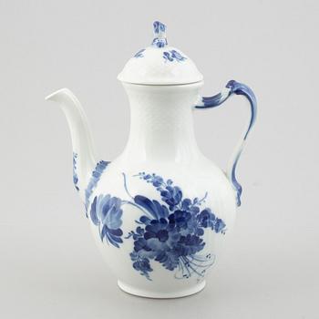 A 21-piece 'Blå blomst' porcelain coffee service, Royal Copenhagen, Denmark.