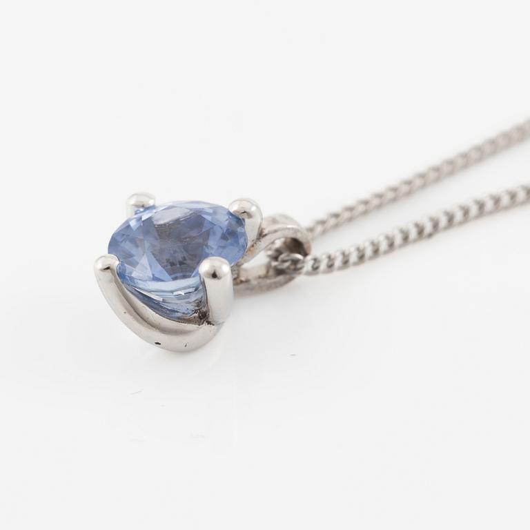 Necklace 14K white gold with sapphire.