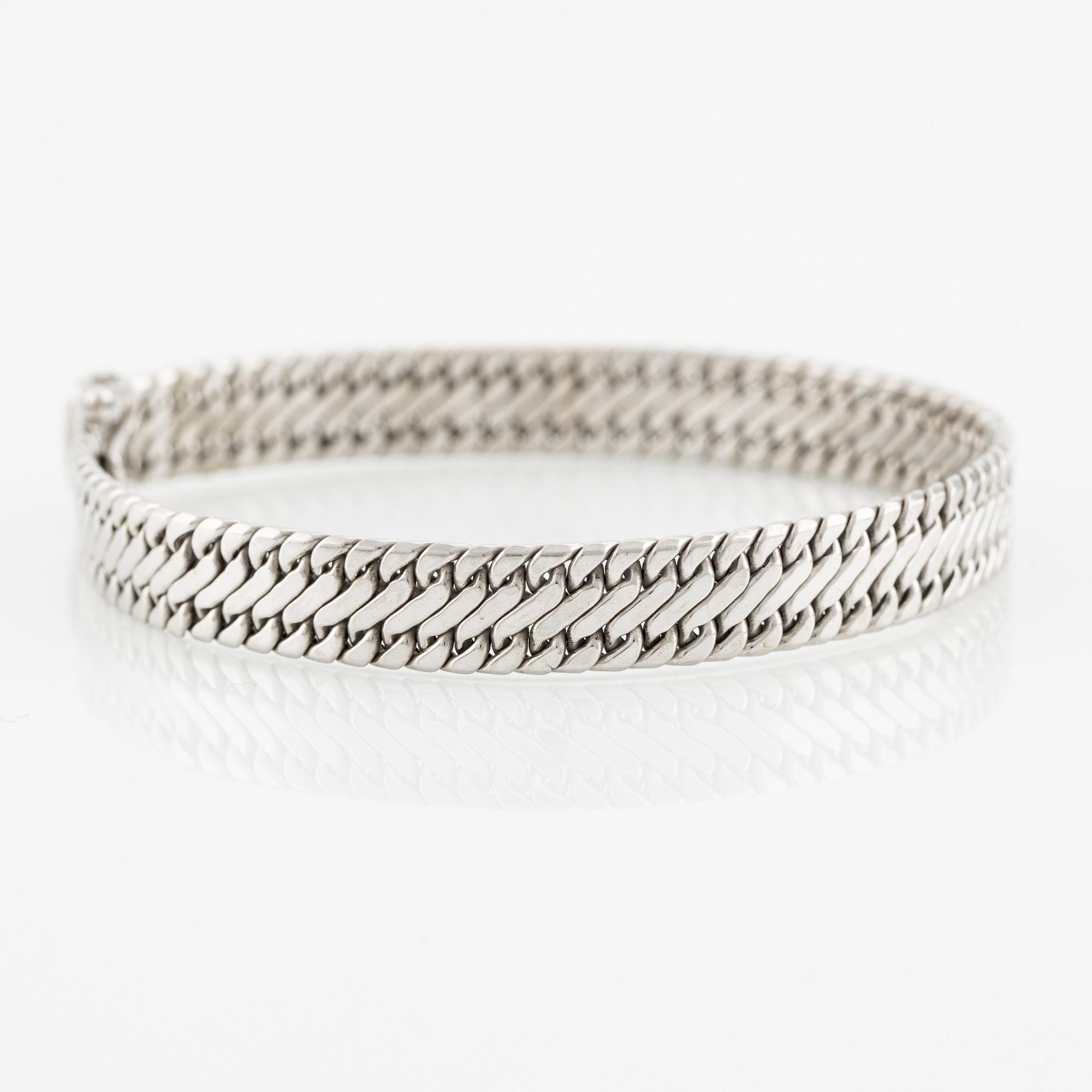 Bracelet 18K white gold.