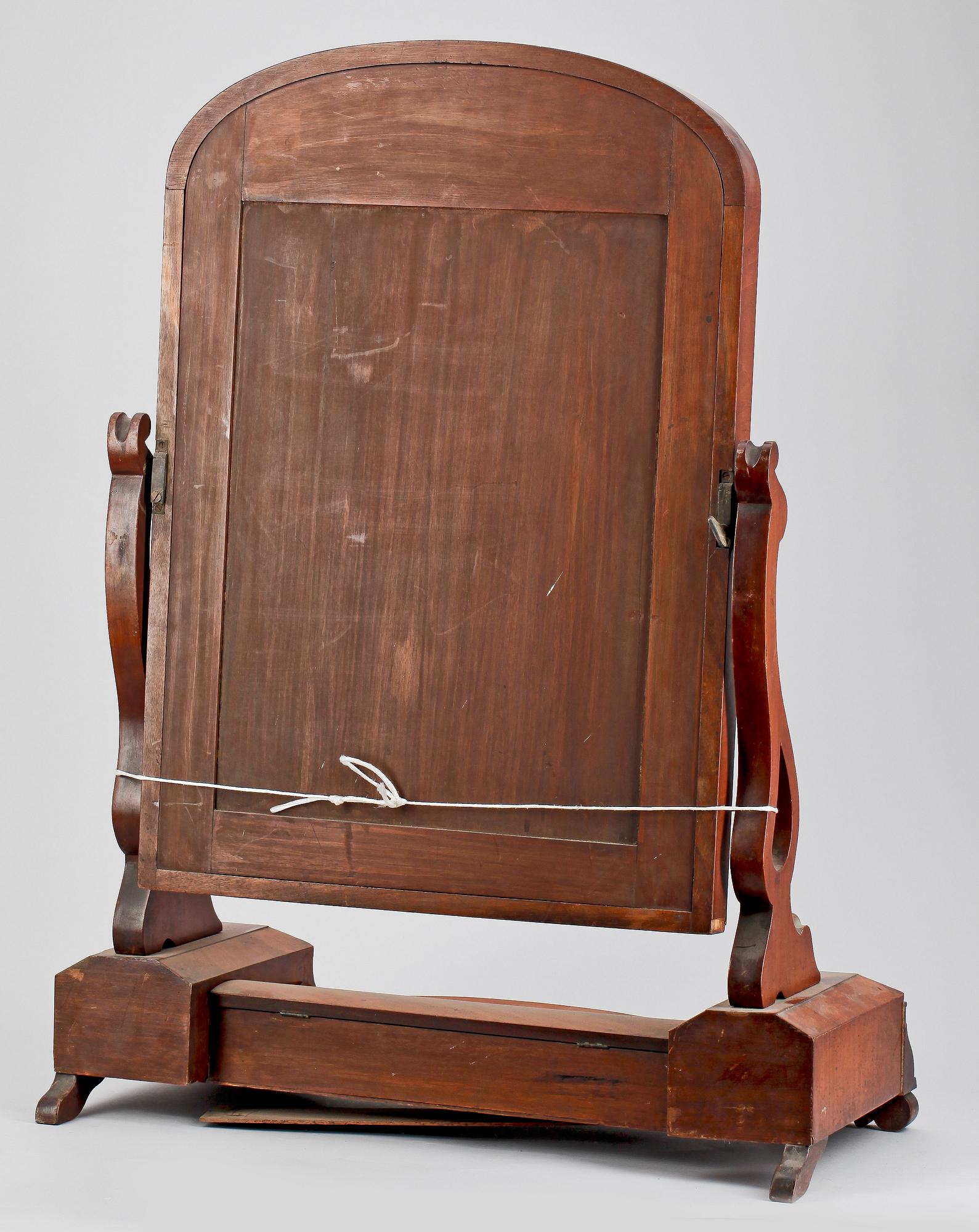 LÅDSPEGEL, senempire, 1800-talets mitt.