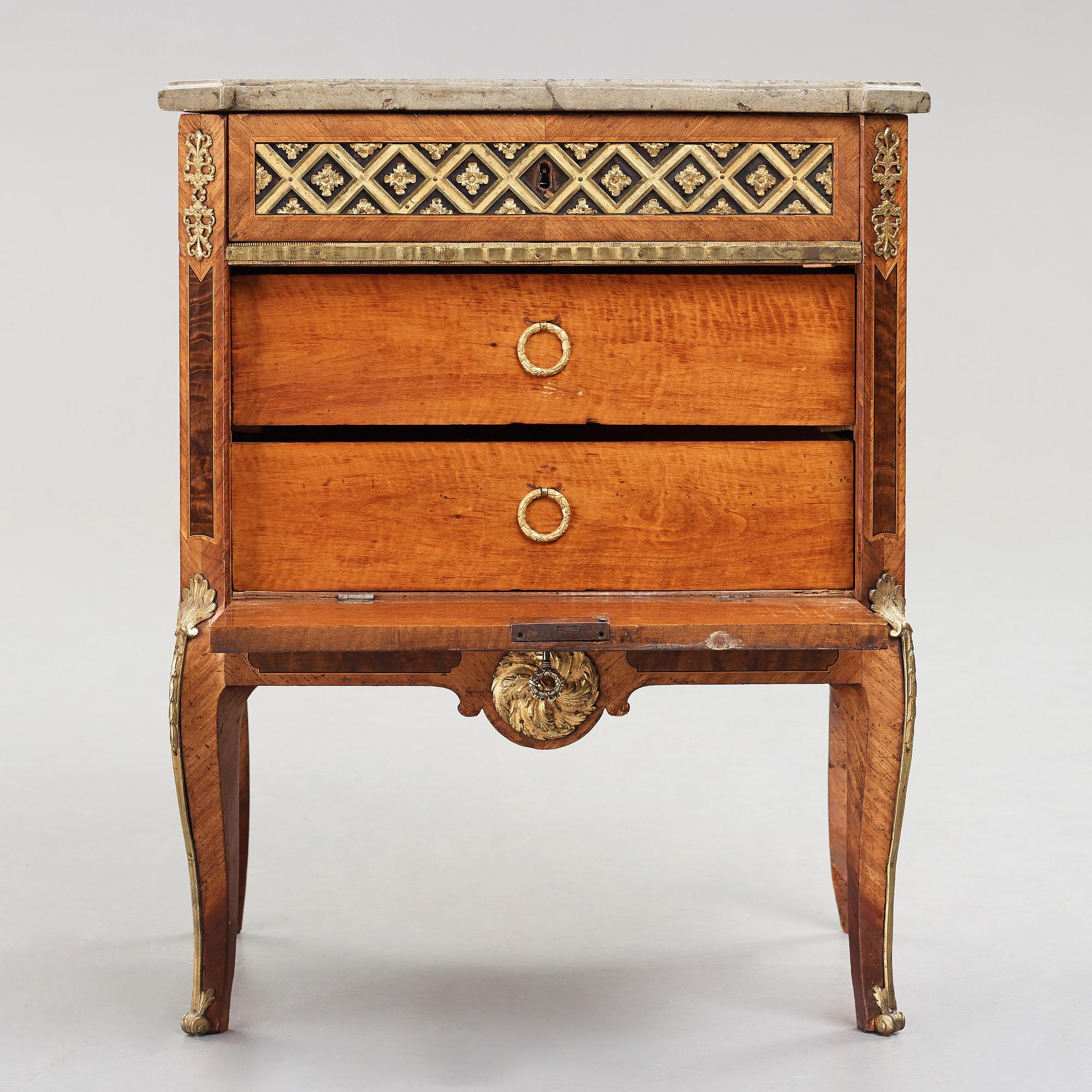 A Gustavian 1780's commode by Gottlieb Iwersson, Royal cabinetmaker (master in Stockholm 1778-1813), not signed.