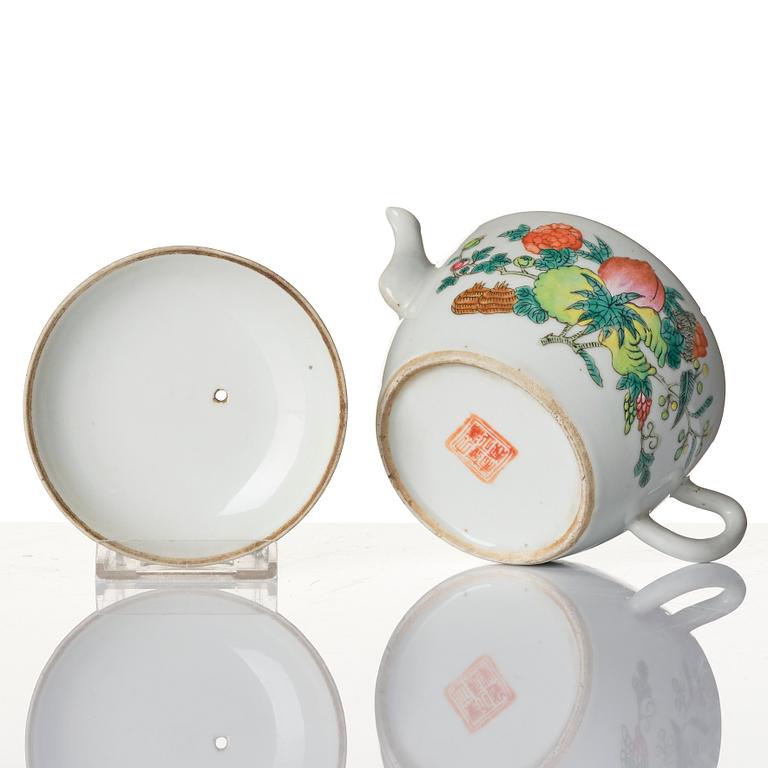 Parti, sex delar, porslin. Sen Qingdynasti/tidigt 1900-tal.