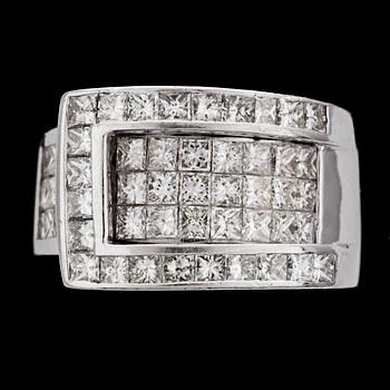 A princess cut diamond ring, tot. 4.10 cts.