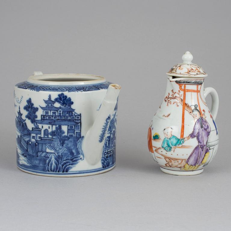 A chinese porcelain teapot and chocolate pot 18/19th century.